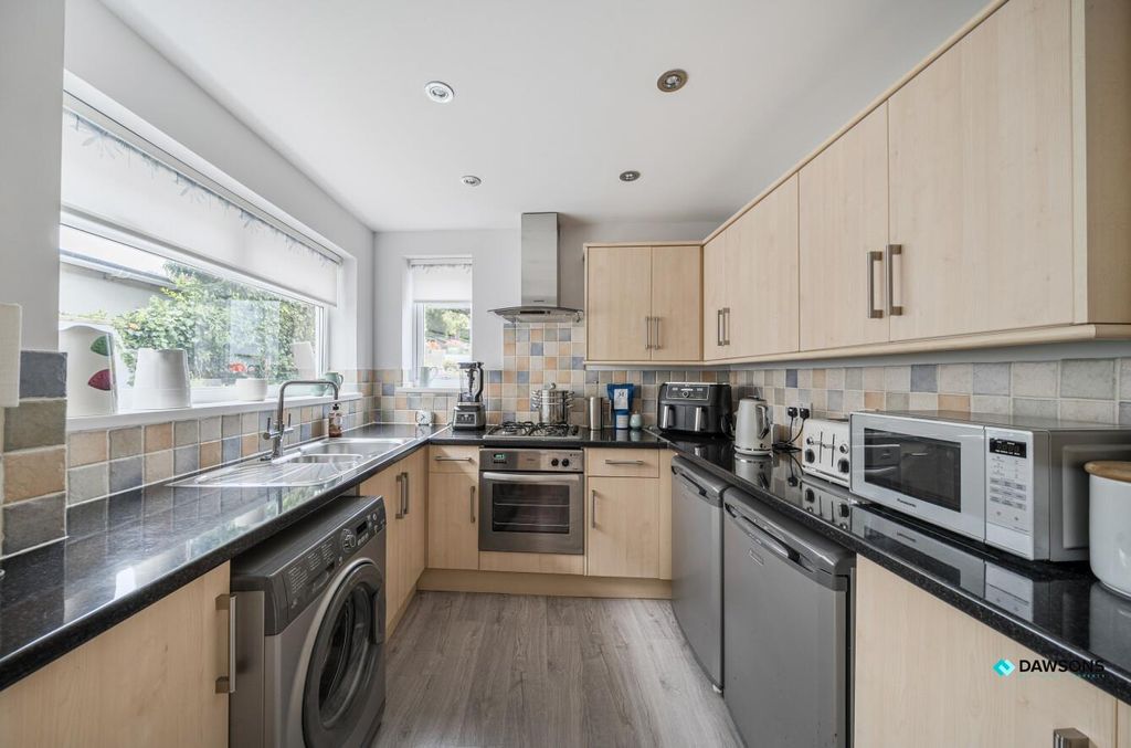 Property photo 3 of 32 8Aeb2826-6763-426A-B5c6-Eee72c5Af0Fe.Jpg