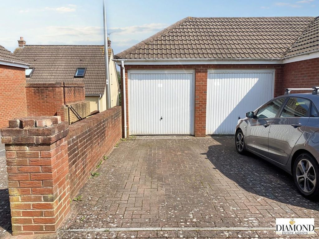 Property photo 3 of 15 Garage And Parking