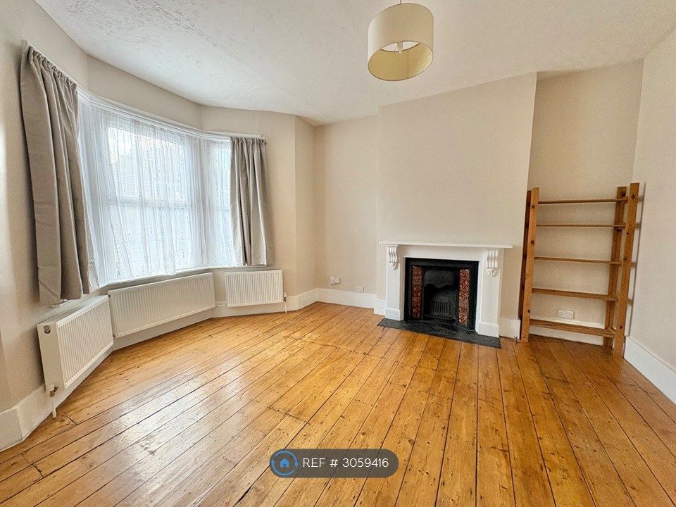 Property photo 1 of 8 Living Room