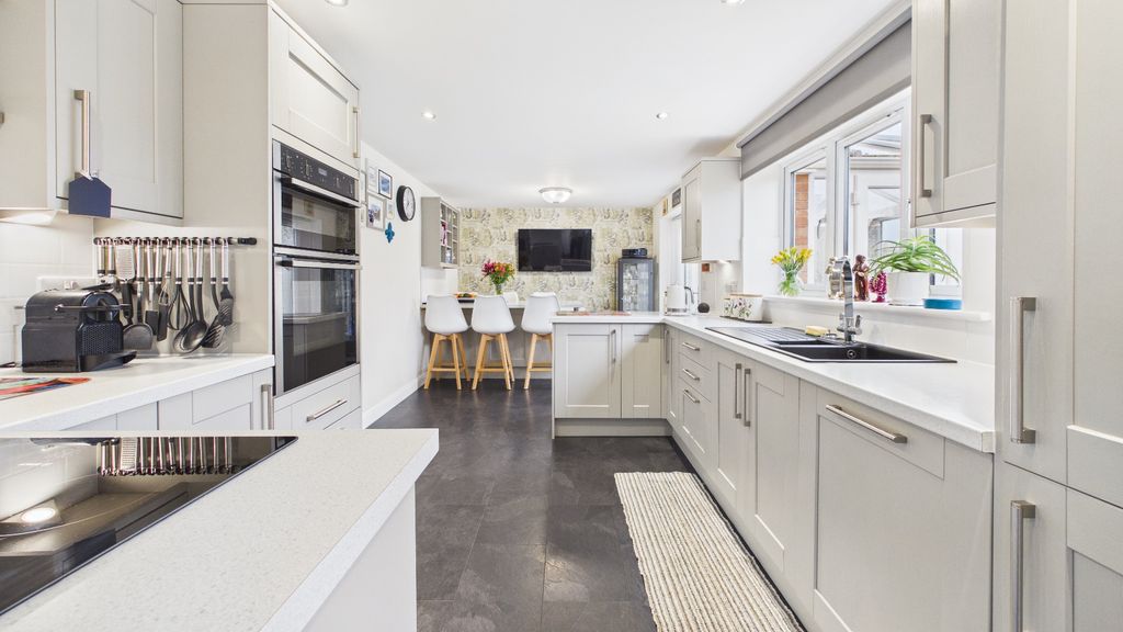 Property photo 2 of 32 4921065