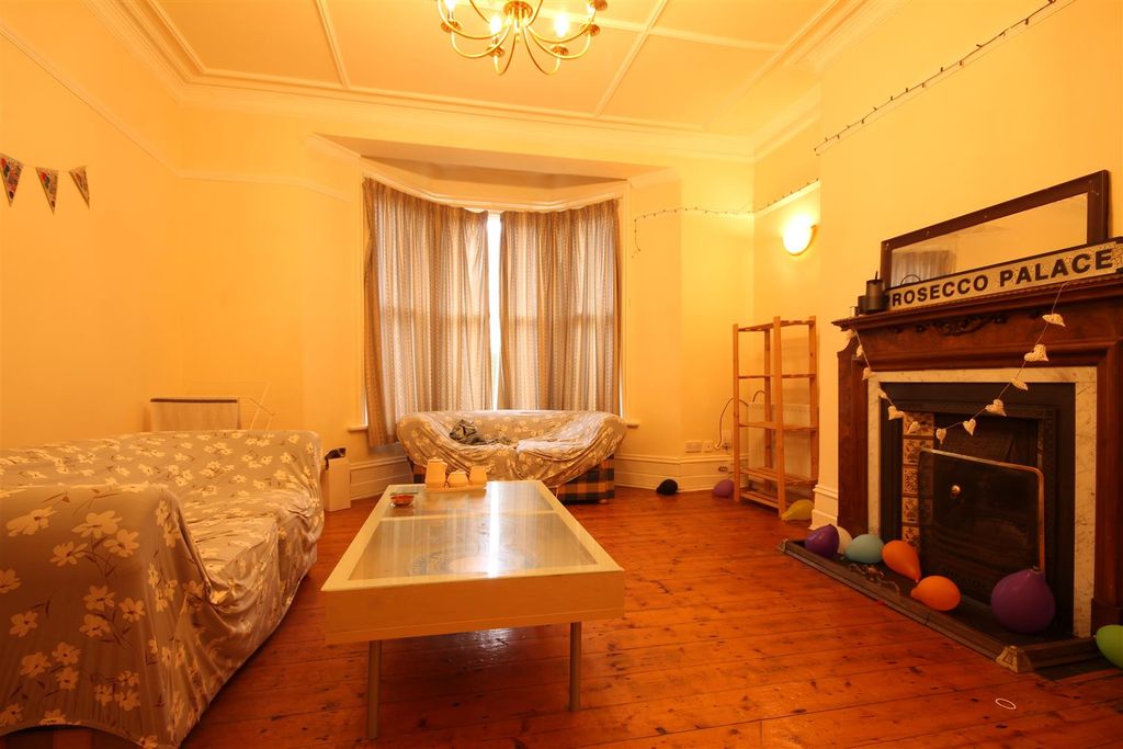 Property photo 3 of 8 32292.Jpg