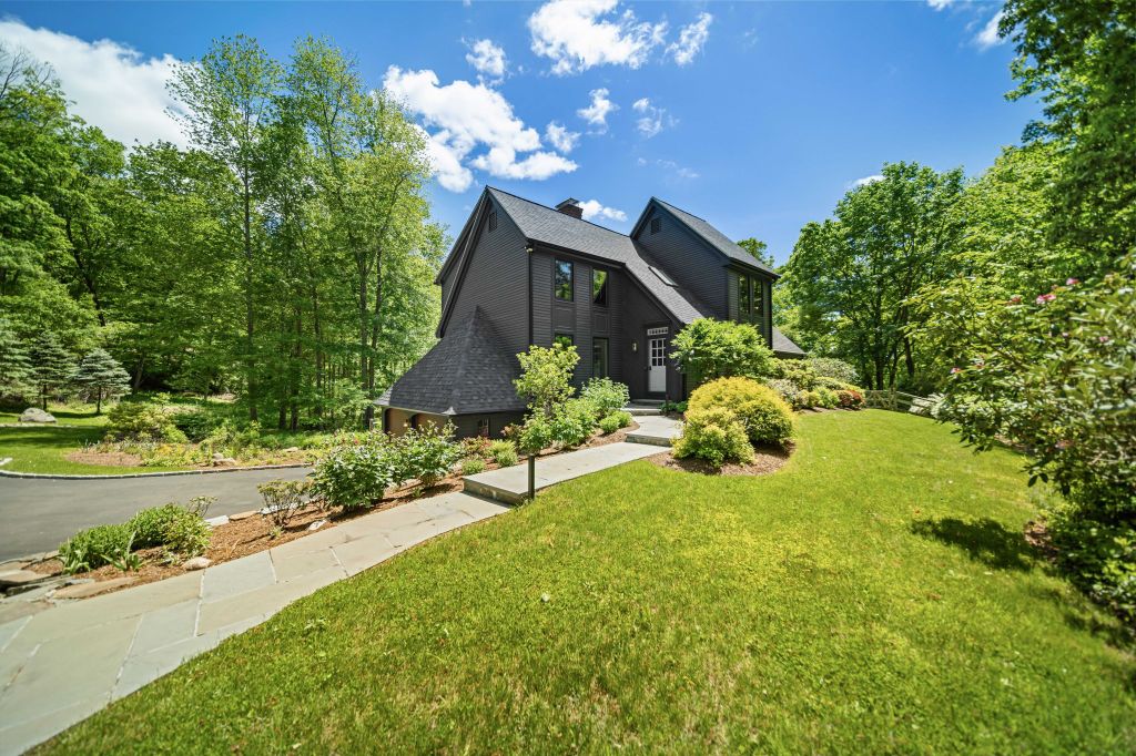 Property photo 1 of 23