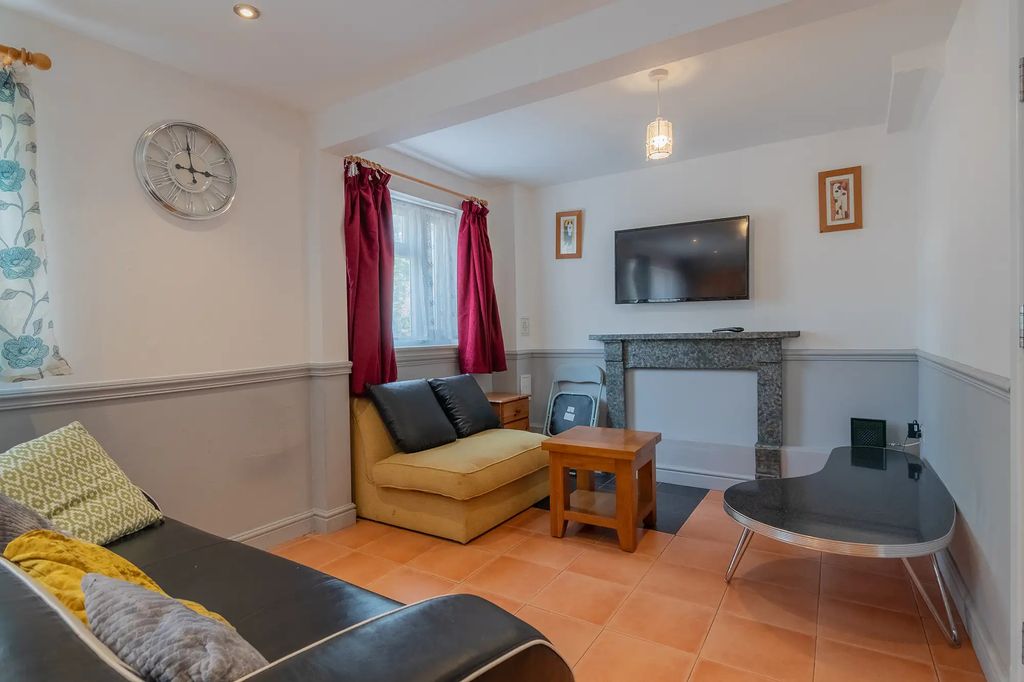 Property photo 3 of 42