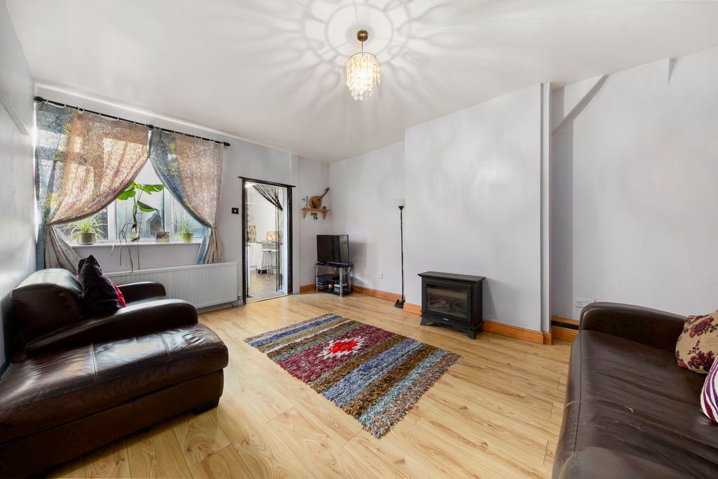 Property photo 3 of 21 Living Room