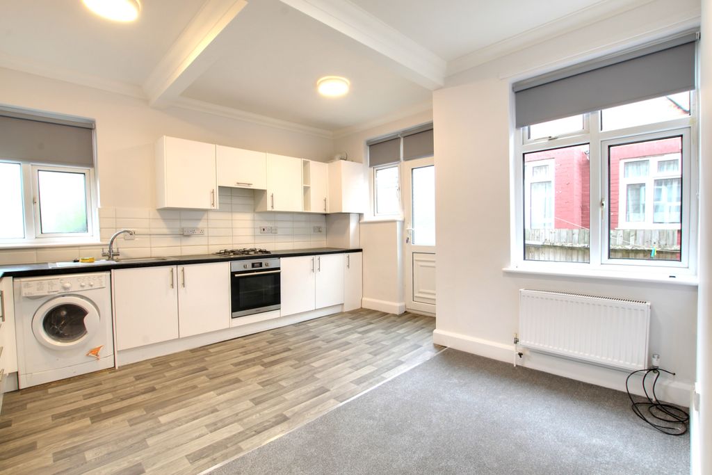 Property photo 3 of 10 3 Kitchen.Jpg