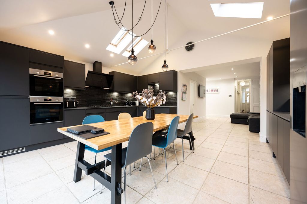 Property photo 1 of 44