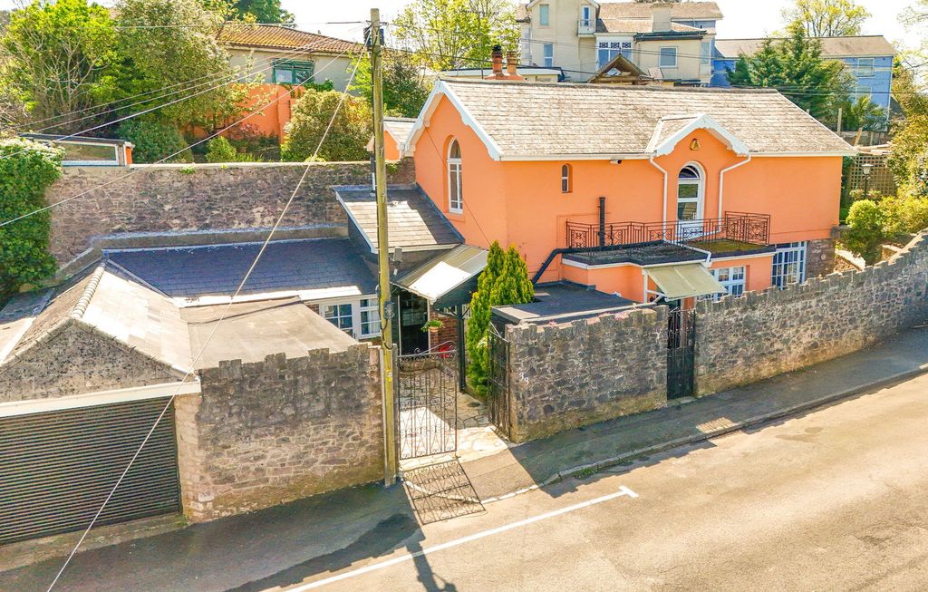 Property photo 1 of 25