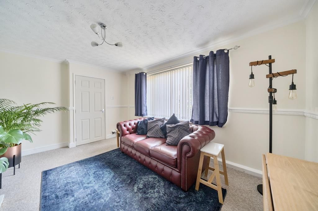 Property photo 3 of 18 Kitchen