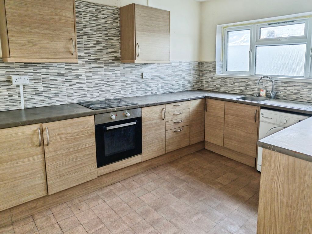 Property photo 2 of 11 5107982