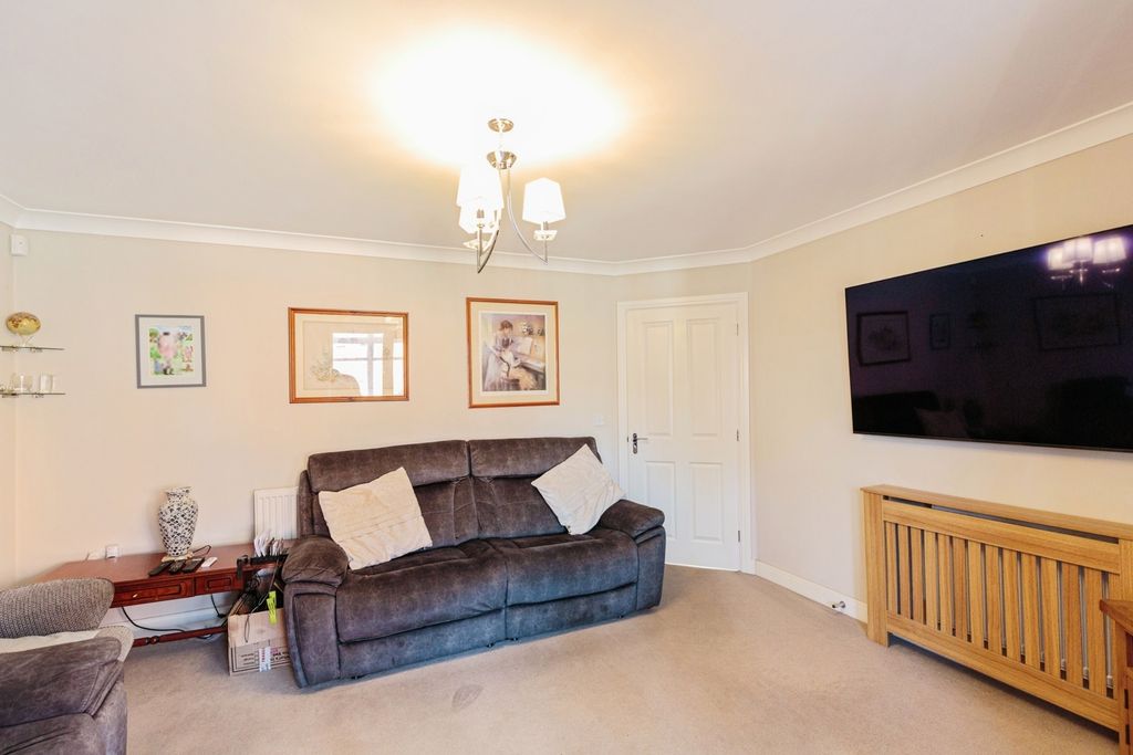 Property photo 3 of 17 Photo