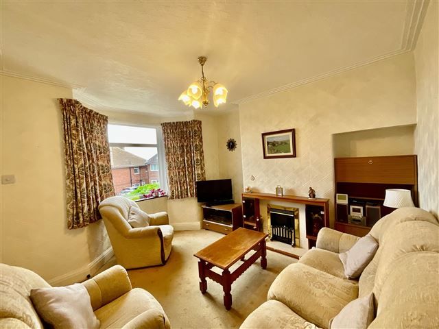 Property photo 3 of 21 Lounge