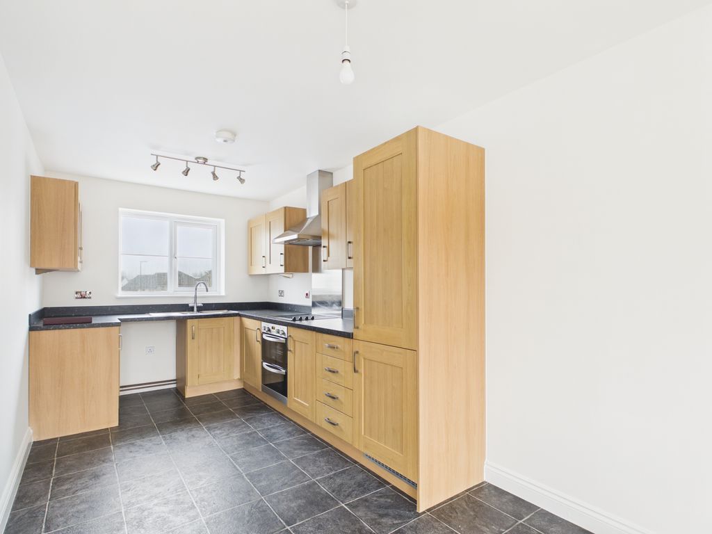 Property photo 3 of 12 Kitchen