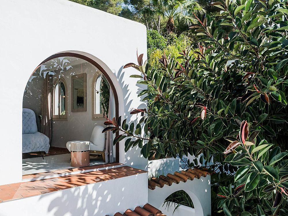 Property photo 3 of 44