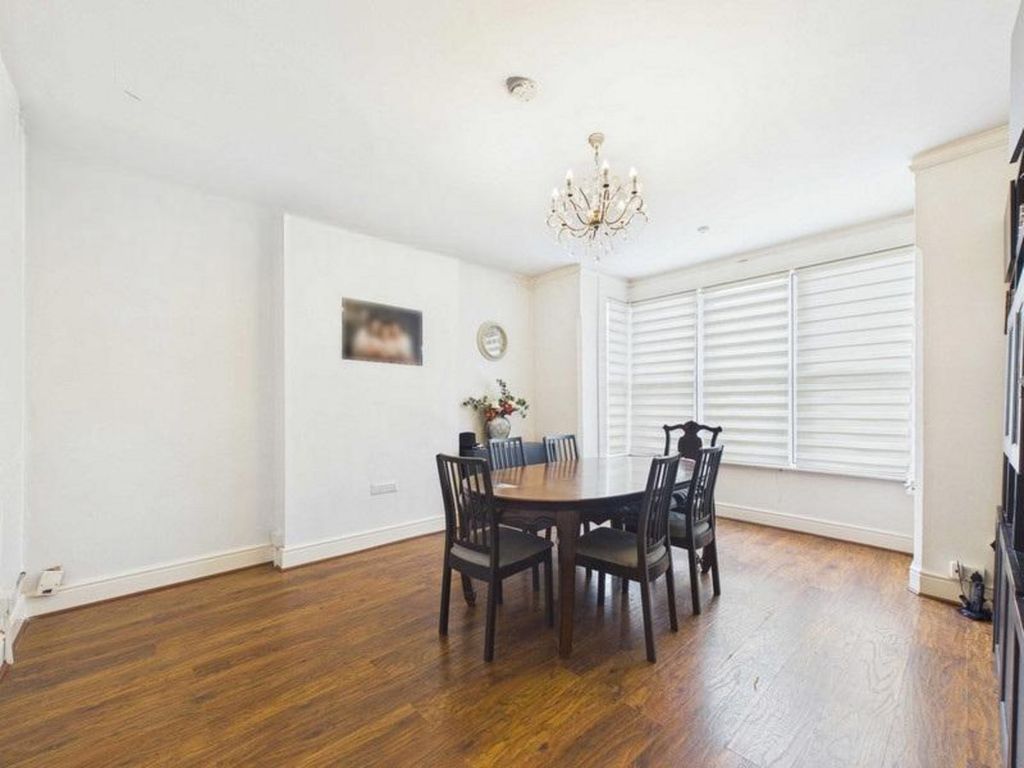 Property photo 2 of 31