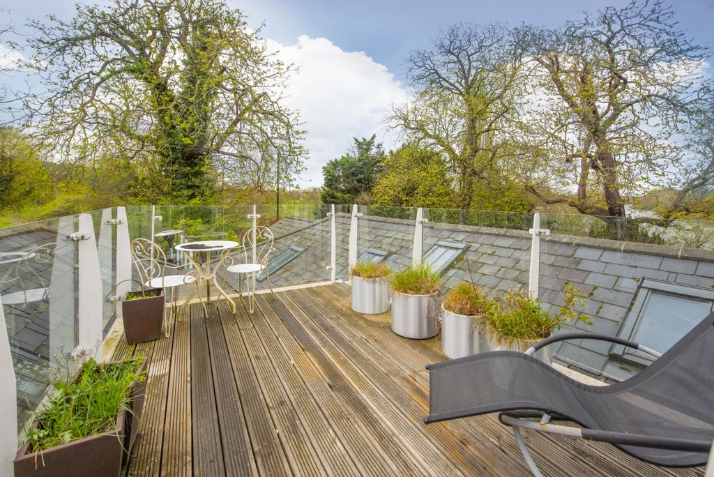 Property photo 3 of 16 Langholm Lodge