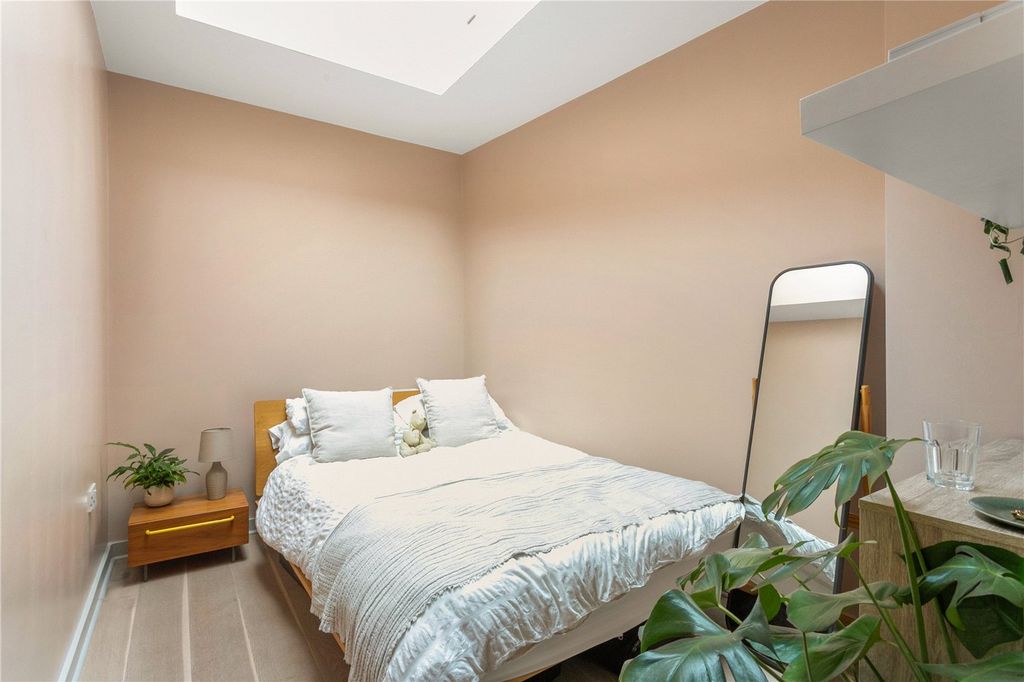 Property photo 3 of 11 Picture No. 13