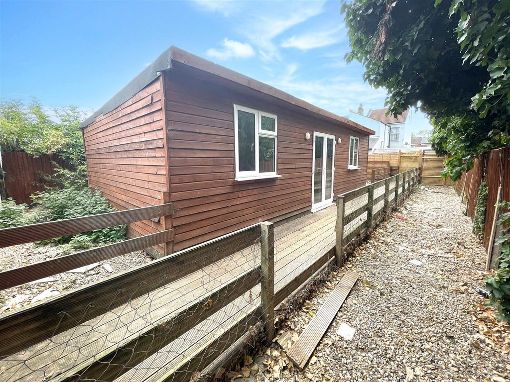 Property photo 2 of 6