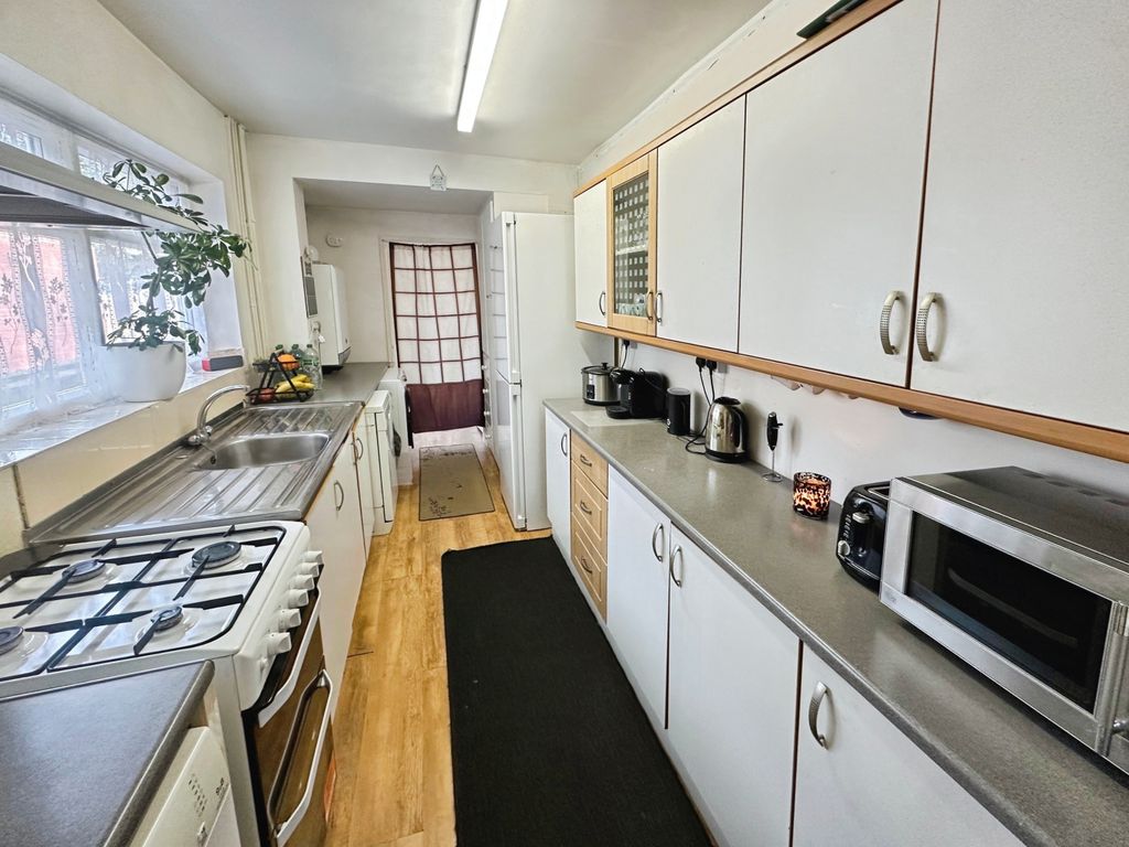 Property photo 3 of 15 Kitchen