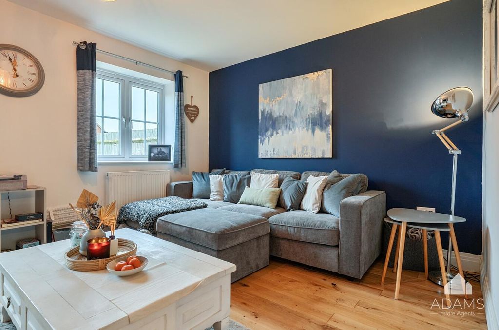 Property photo 3 of 11 Sitting Room