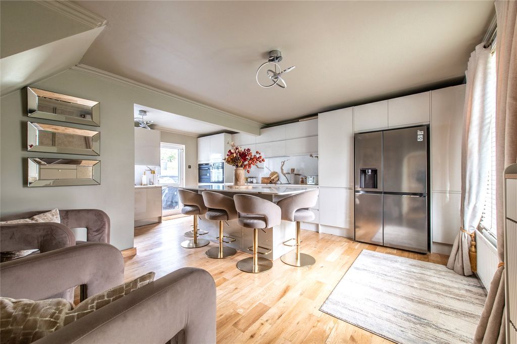 Property photo 1 of 43 Picture No. 14