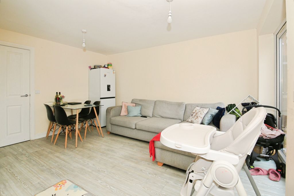 Property photo 3 of 14 Img_2842