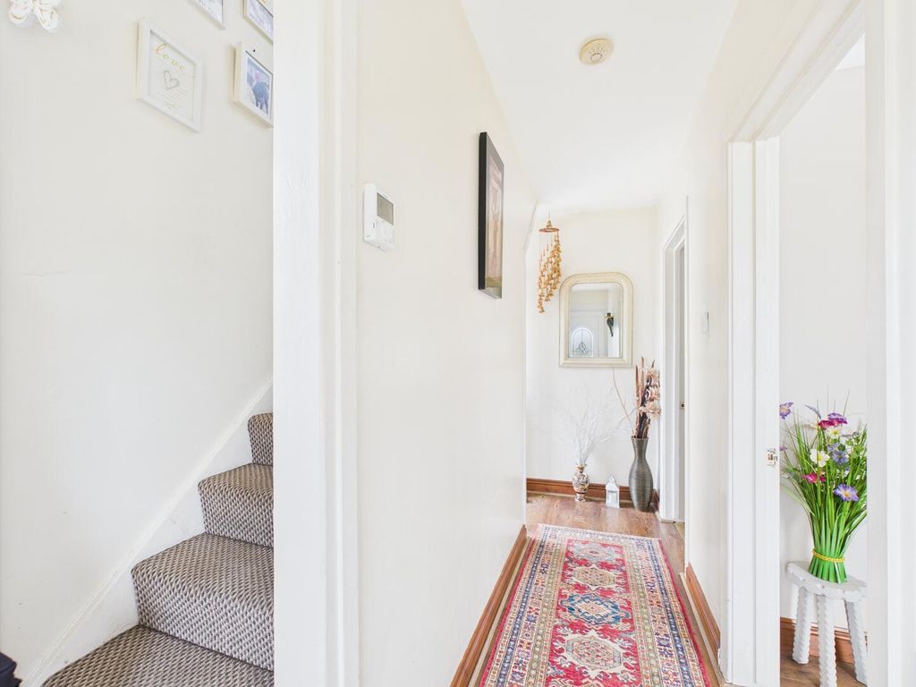 Property photo 2 of 14 Hallway