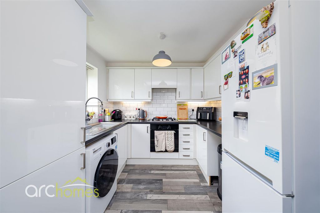 Property photo 3 of 17 Gadfield-12.Jpg