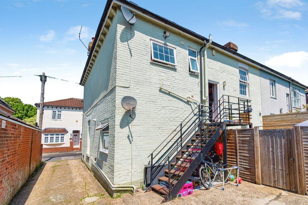 Property photo 2 of 18