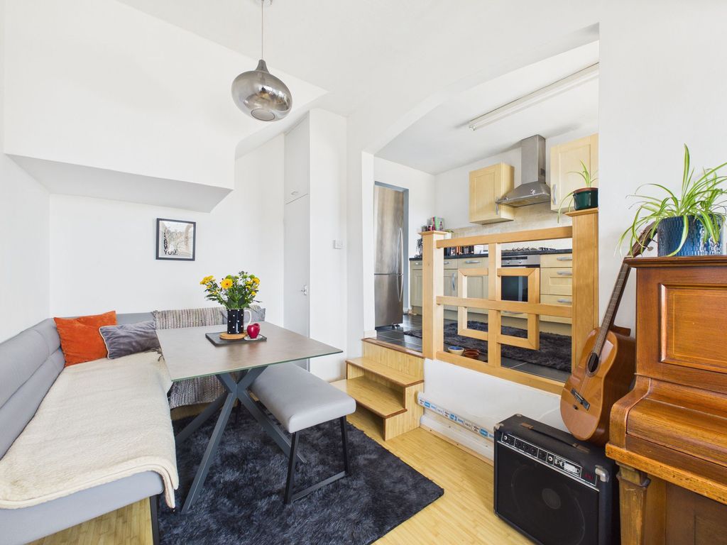 Property photo 2 of 18 Dining Kitchen