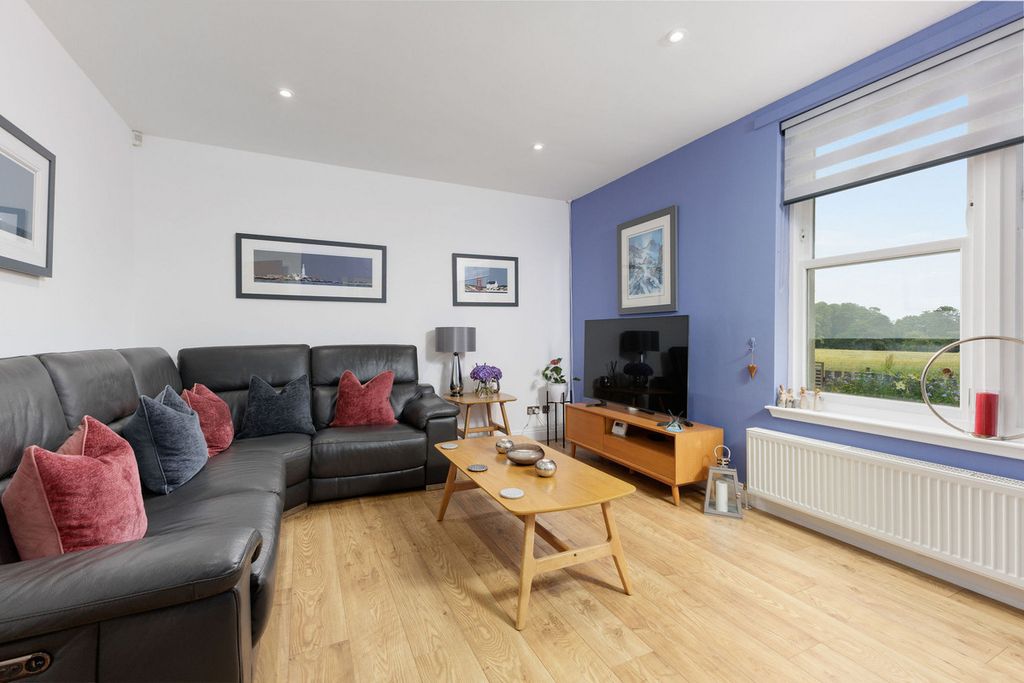 Property photo 2 of 35