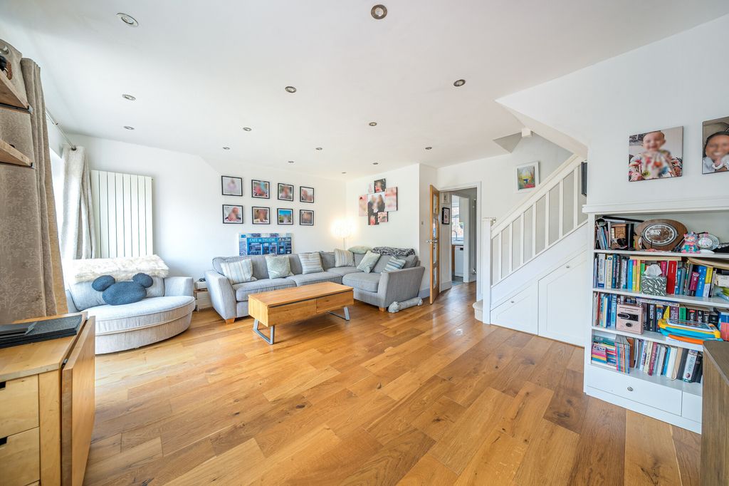 Property photo 3 of 12