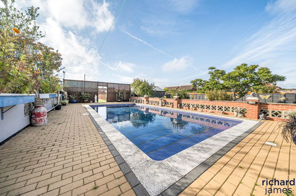 Property photo 2 of 13 41Fbd147d4224Aeab236c87A60249ee0