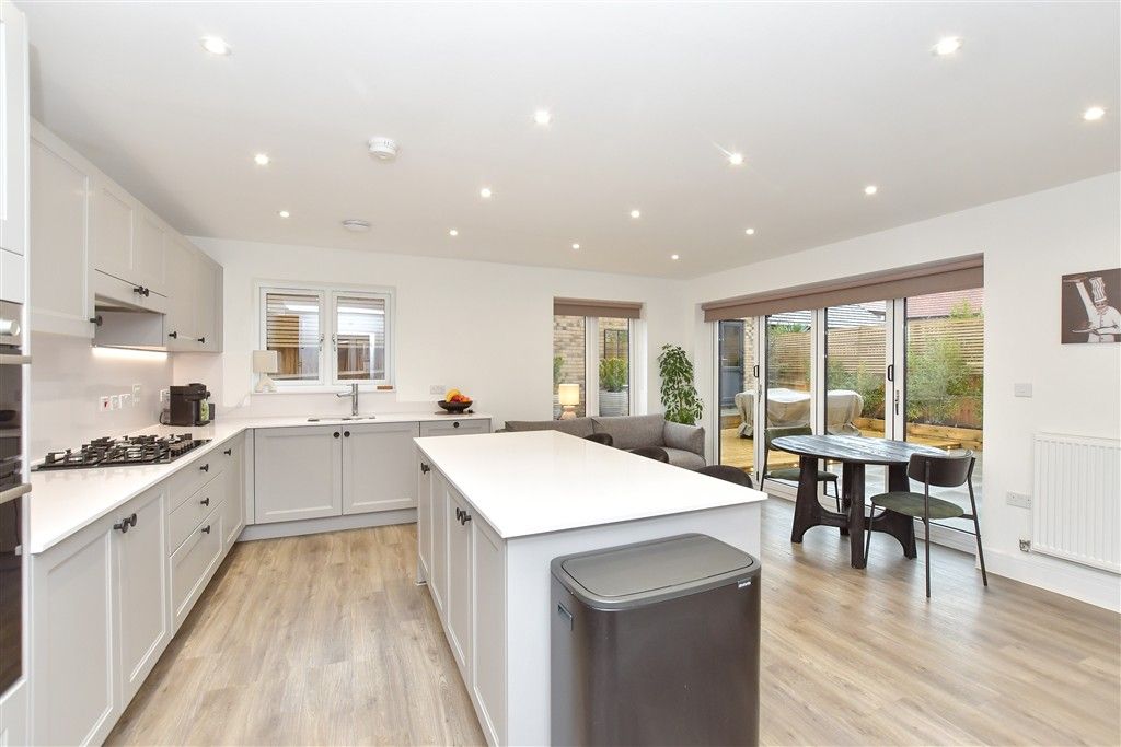 Property photo 2 of 14 Kitchen/Breakfast Room