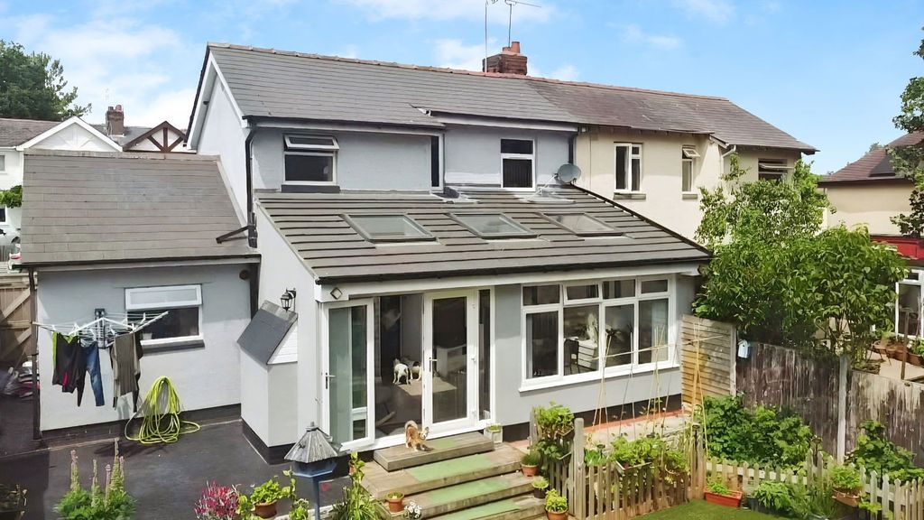 Property photo 2 of 33