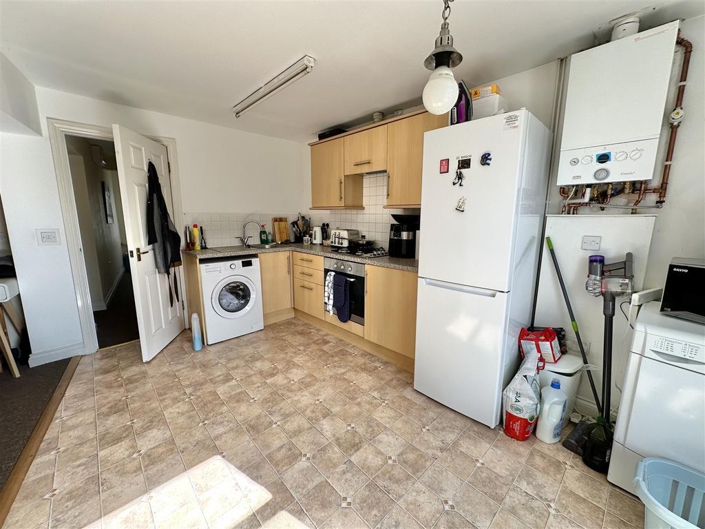 Property photo 2 of 6 High Street 37B.Jpg