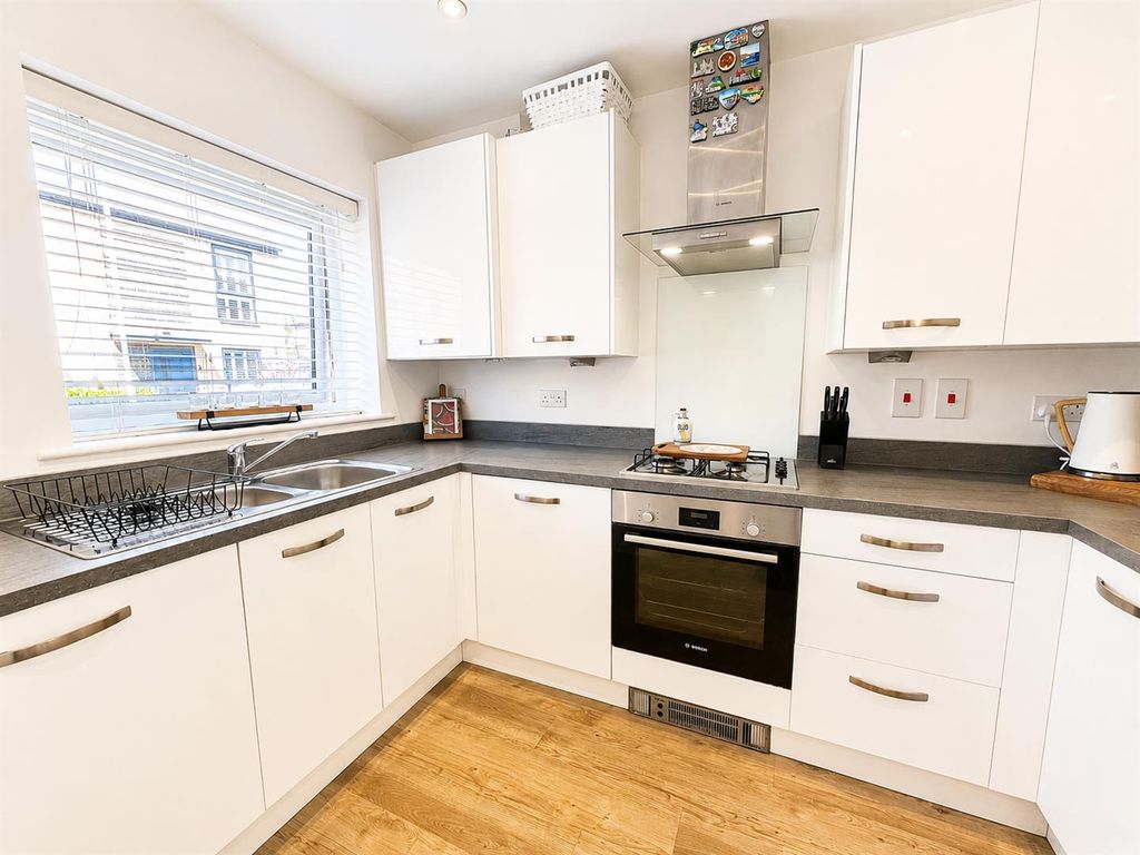 Property photo 2 of 18 Kitchen