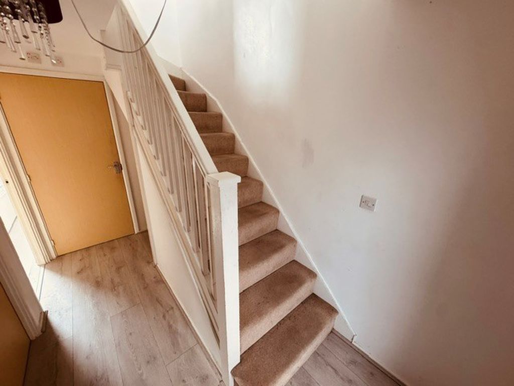 Property photo 2 of 28 Entrance Hall
