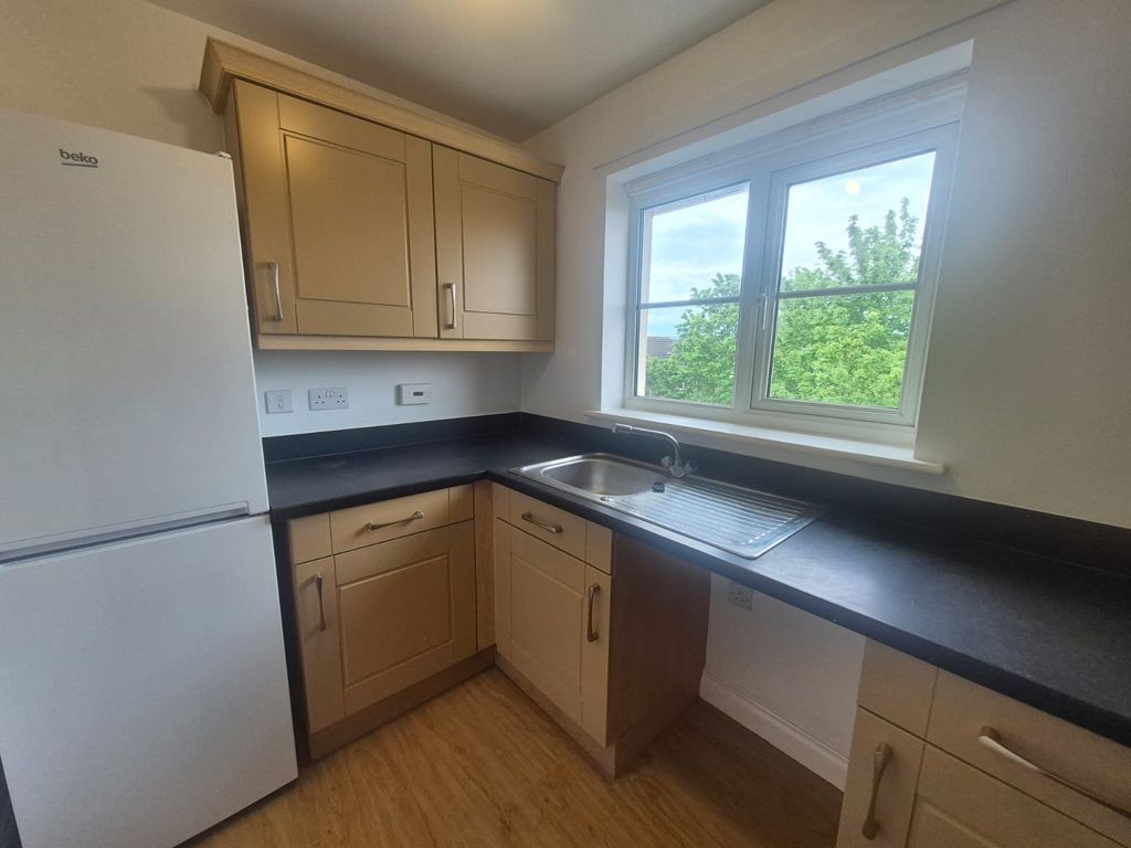Property photo 3 of 10 Kitchen