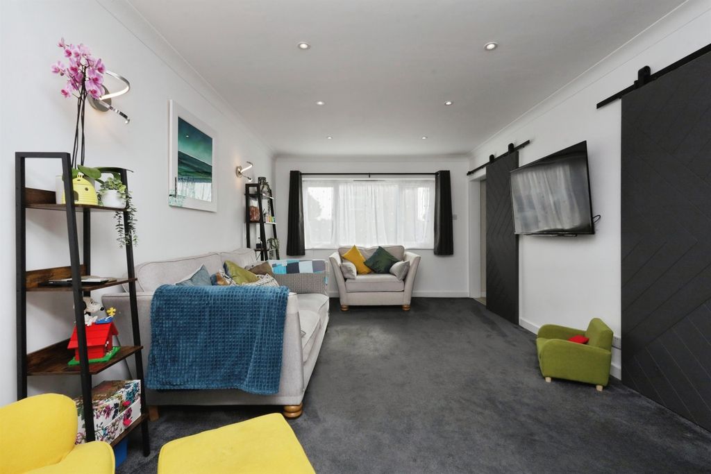 Property photo 2 of 15