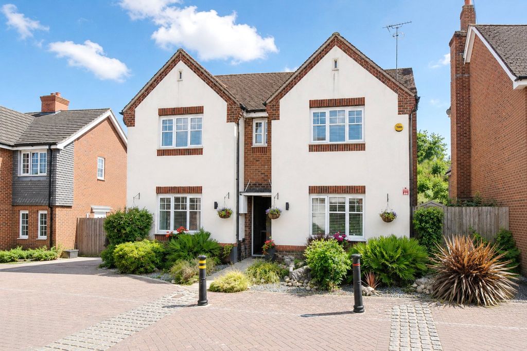 4 bed detached house for saleAthoke Croft, Hook, Hampshire RG27