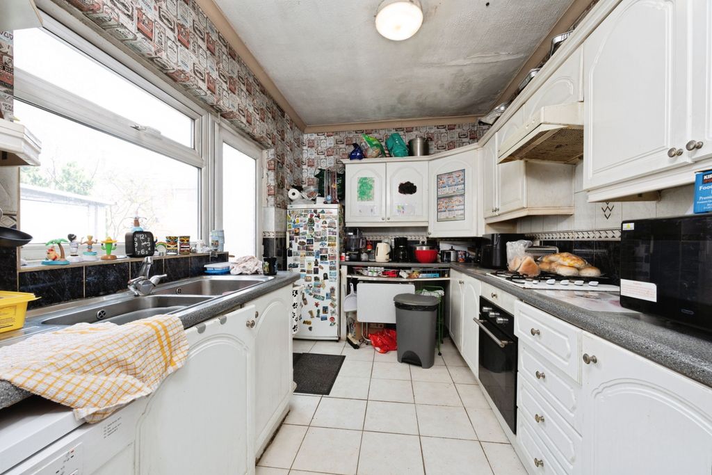 Property photo 3 of 15