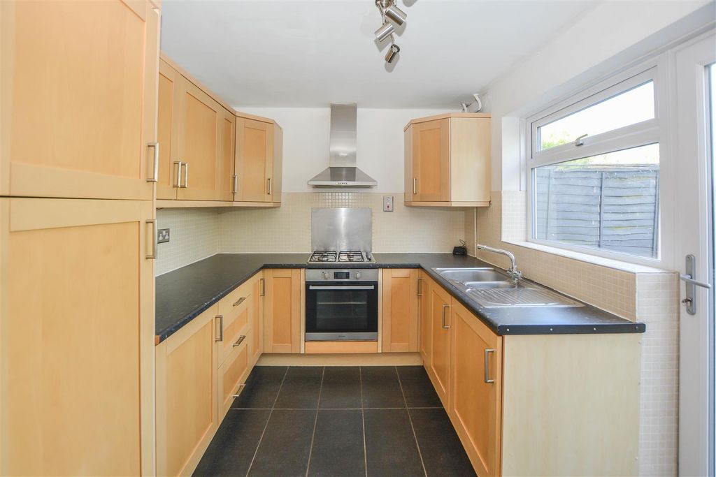 Property photo 2 of 10 Kitchen.Jpg