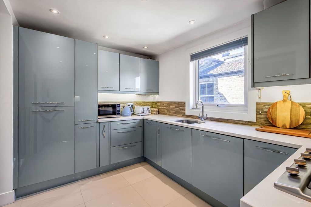 Property photo 3 of 6