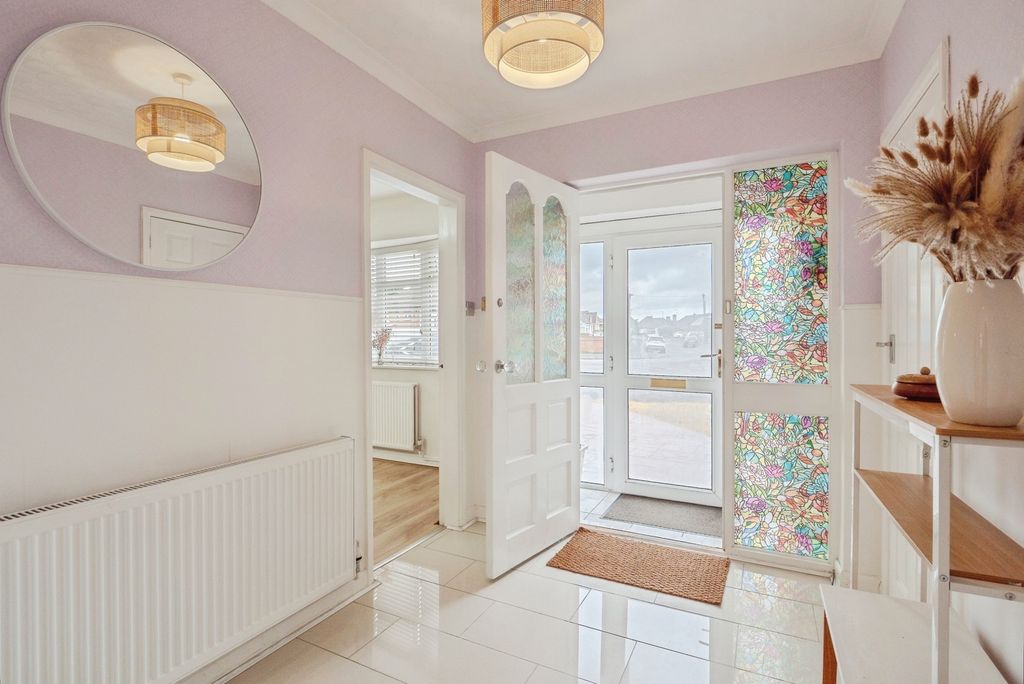 Property photo 2 of 20 Entrance Hall