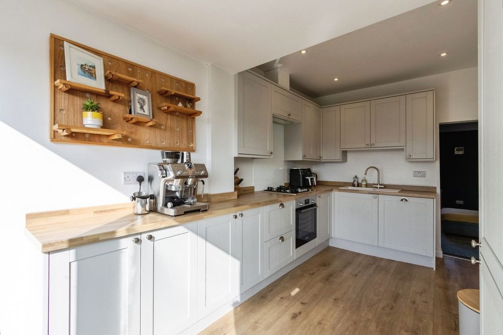 Property photo 3 of 17 Pbox-Img.Jpg