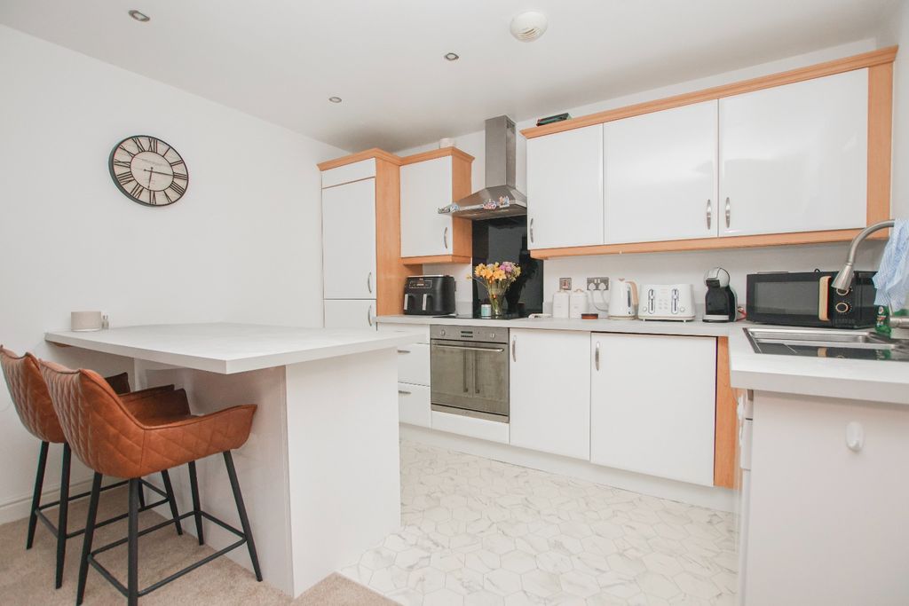 Property photo 2 of 15 5035491