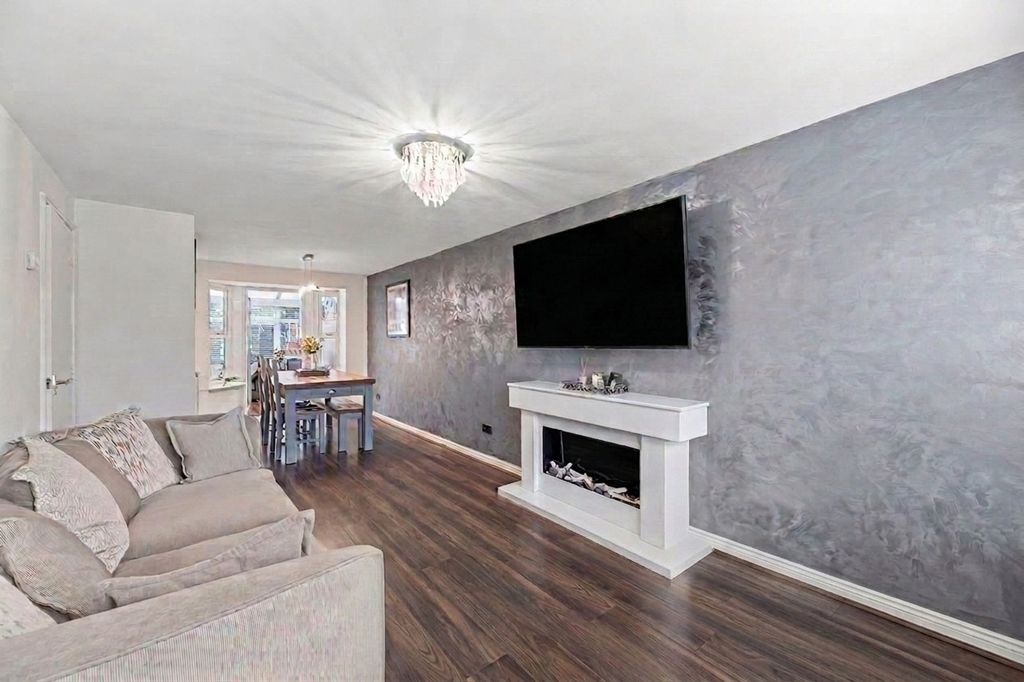 Property photo 2 of 15 Lounge