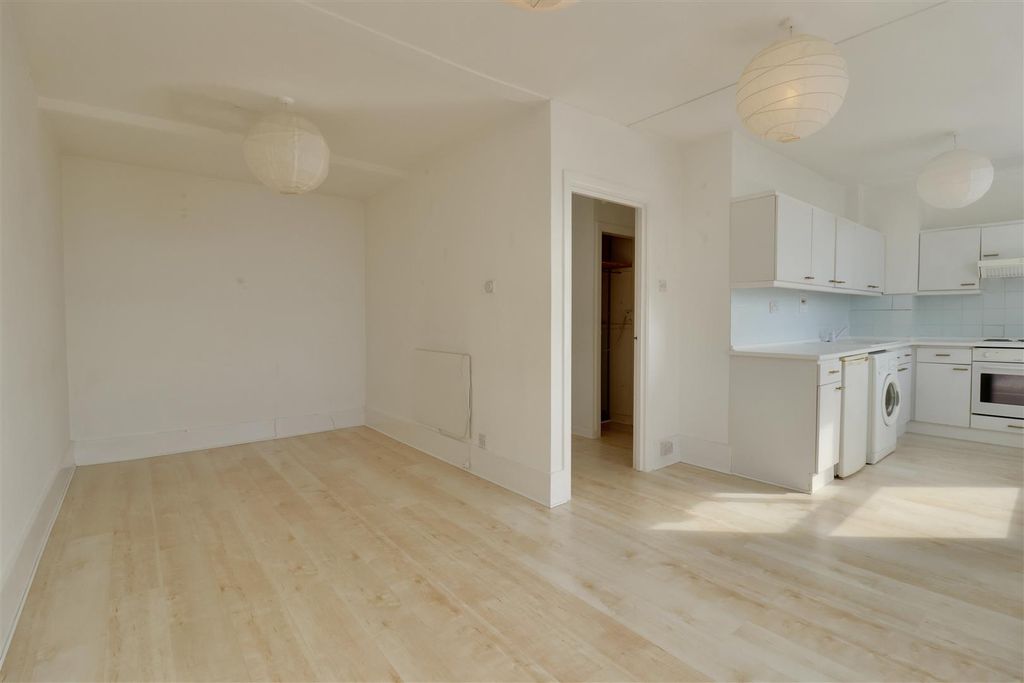 Property photo 3 of 15 6Fe75929-1470-4Ddd-B36A-70Bff0520704_1_201_A.Jpeg