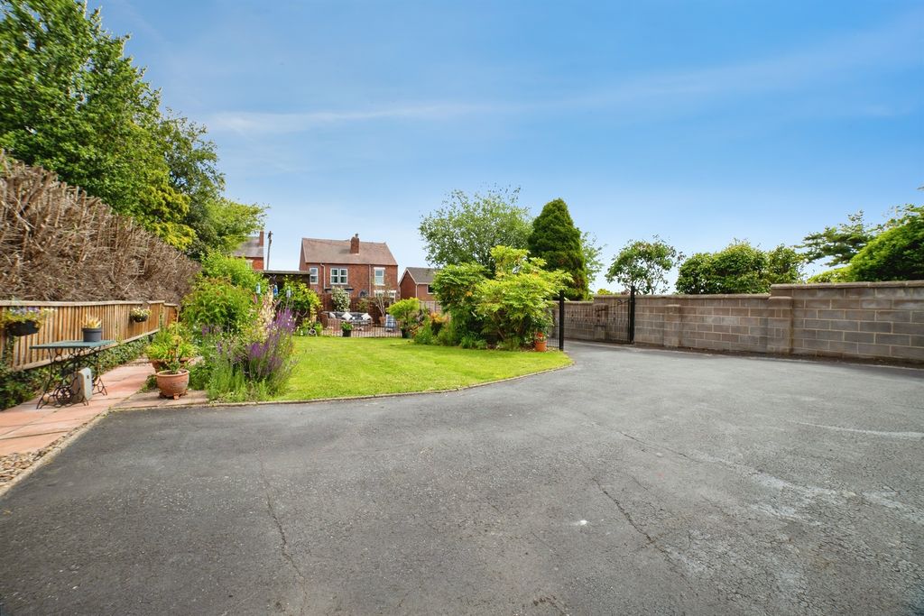 Property photo 2 of 34
