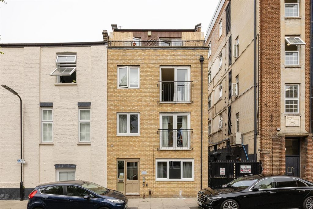 Property photo 1 of 22 Beatty Road, N16